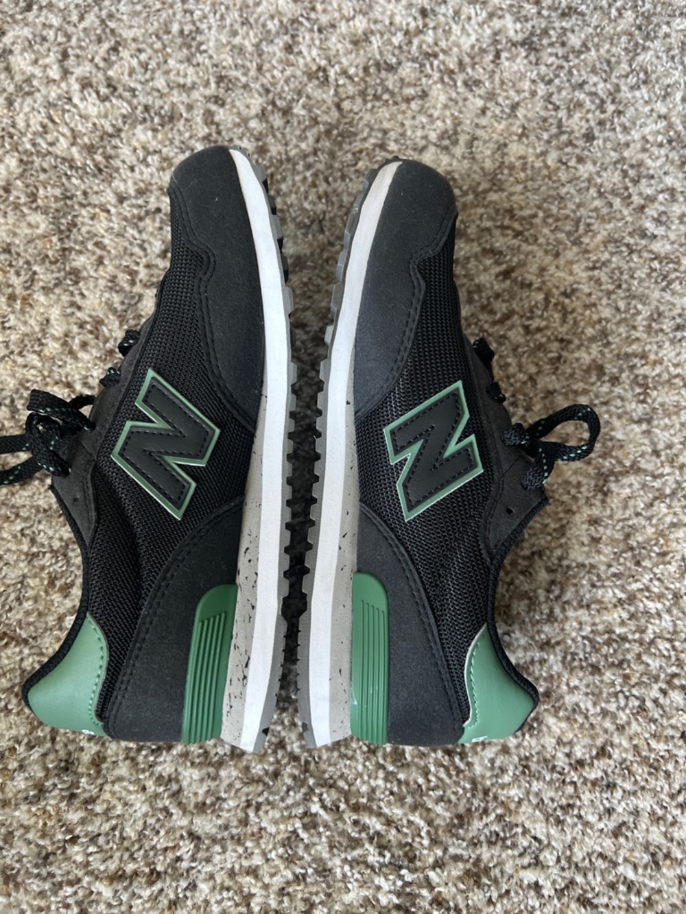 New Balance Black and Mint Green Running Shoes - Picture 3 of 6